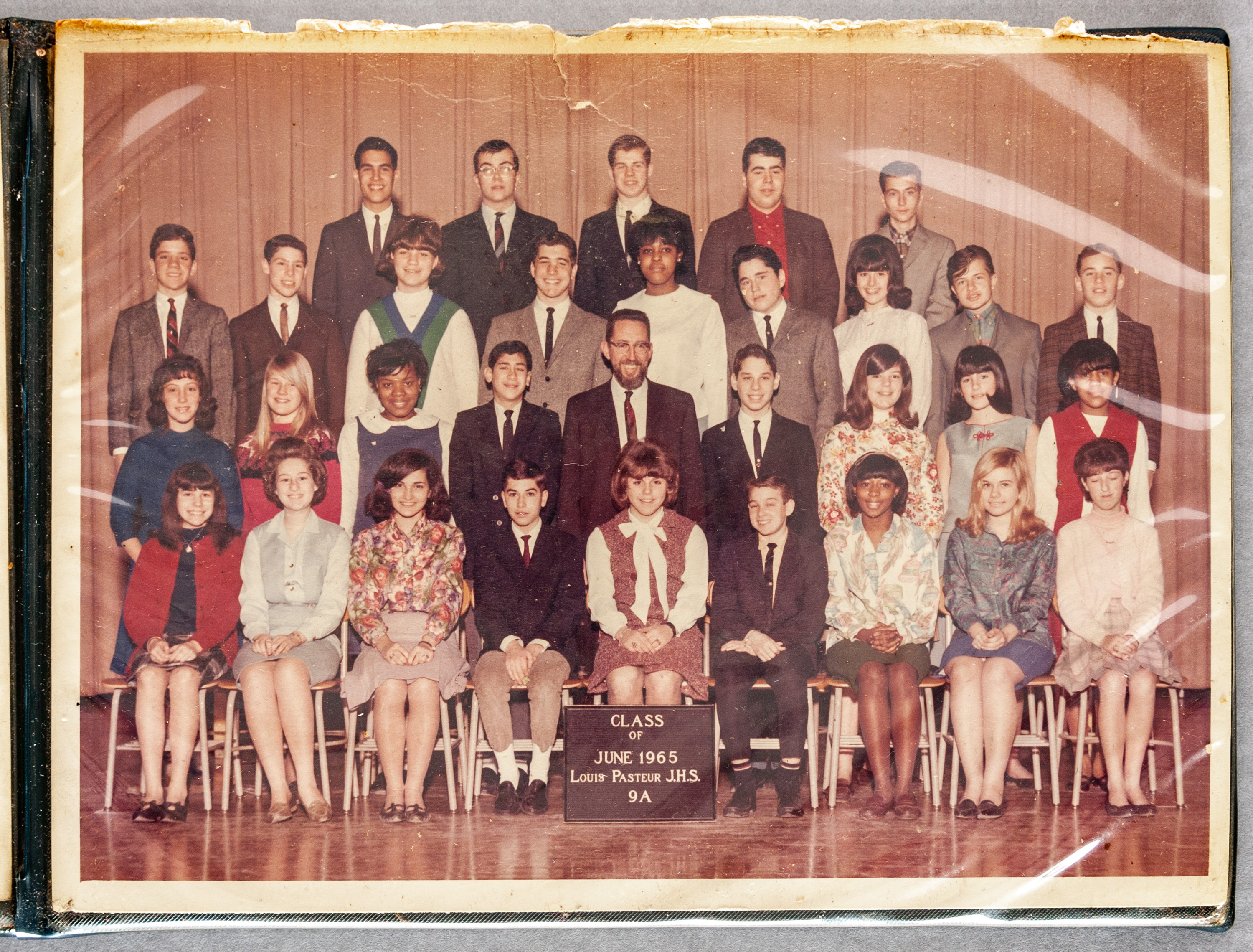 Photo of Umi and her graduating class from junior high school.